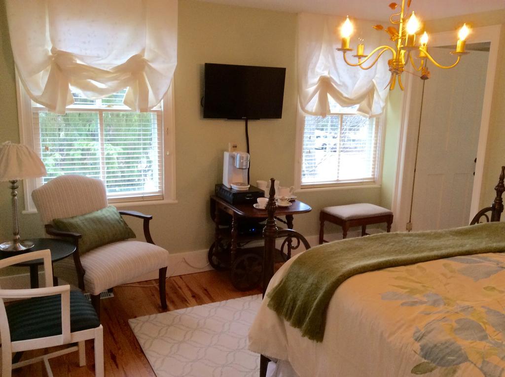 Scarlet Tunic Bed And Breakfast Niagara-on-the-Lake Extérieur photo