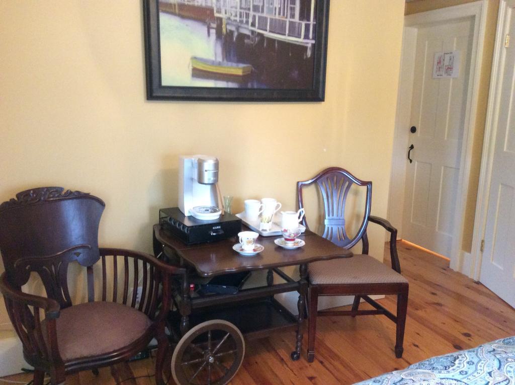 Scarlet Tunic Bed And Breakfast Niagara-on-the-Lake Extérieur photo