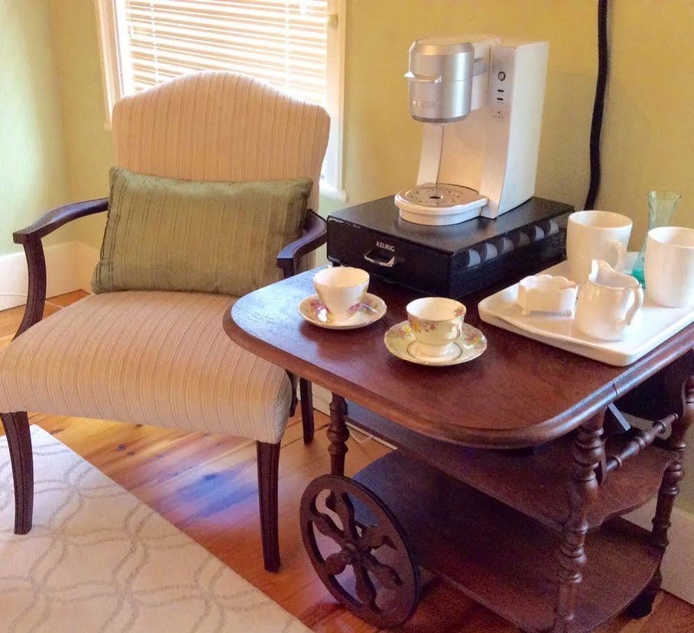 Scarlet Tunic Bed And Breakfast Niagara-on-the-Lake Extérieur photo